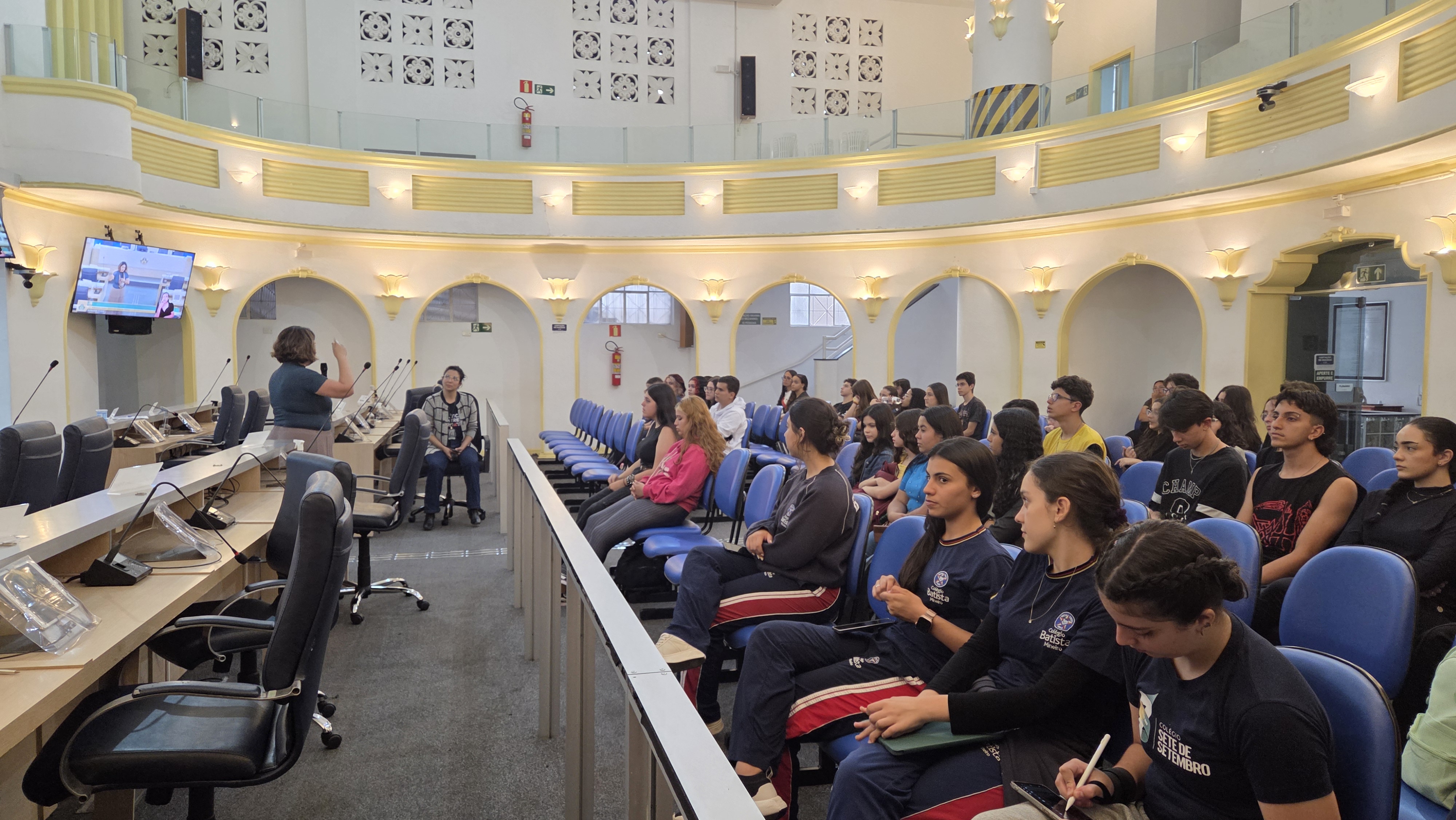 Escola do Legislativo conclui oficinas de formação política do Parlamento Jovem 2026