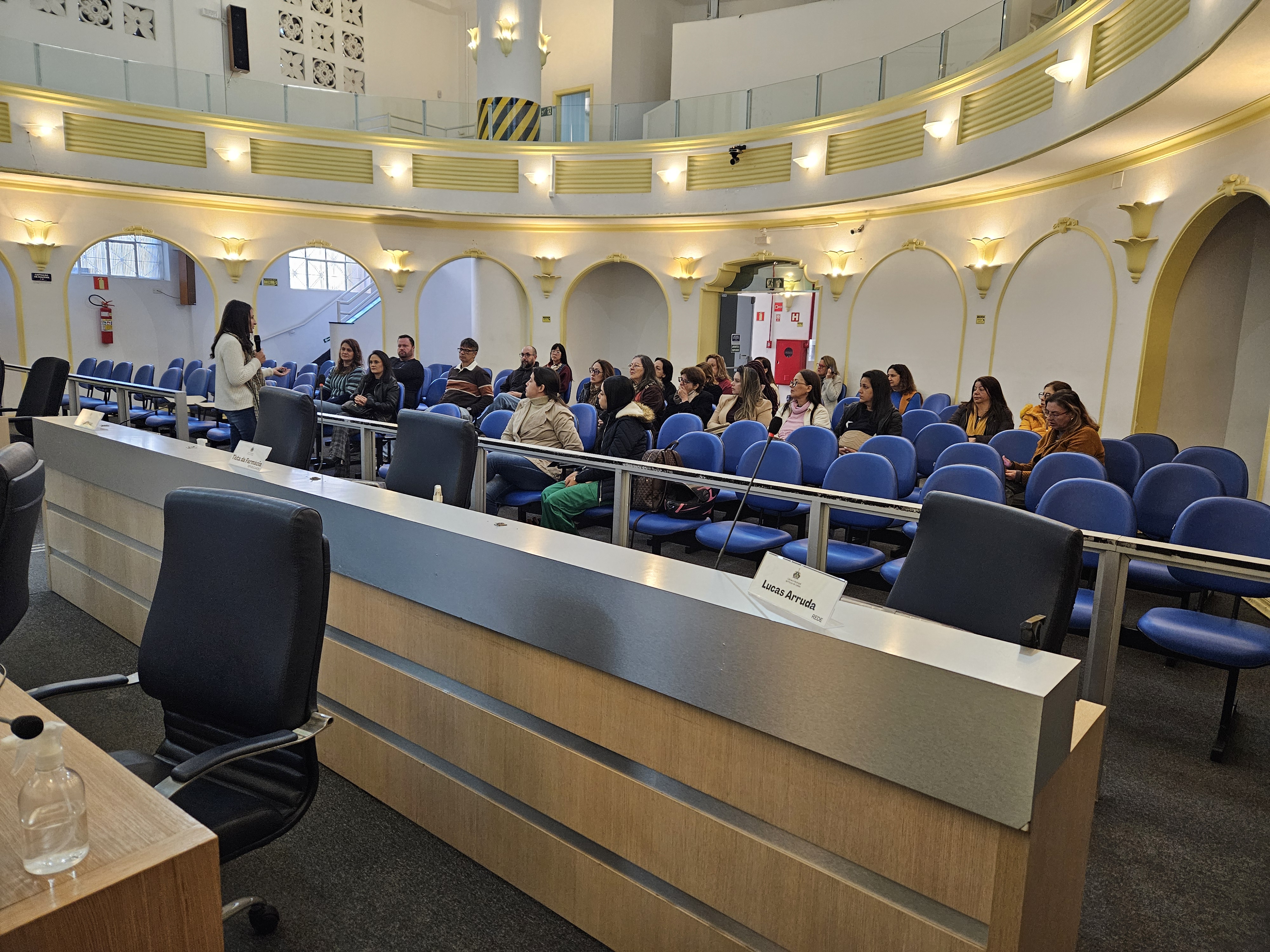 Escola do Legislativo distribui Estatuto da Igualdade Racial em Miúdos às escolas municipais