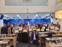 Escola Estadual Dr. Edmundo Gouvêa Cardillo recebe homenagem da Câmara