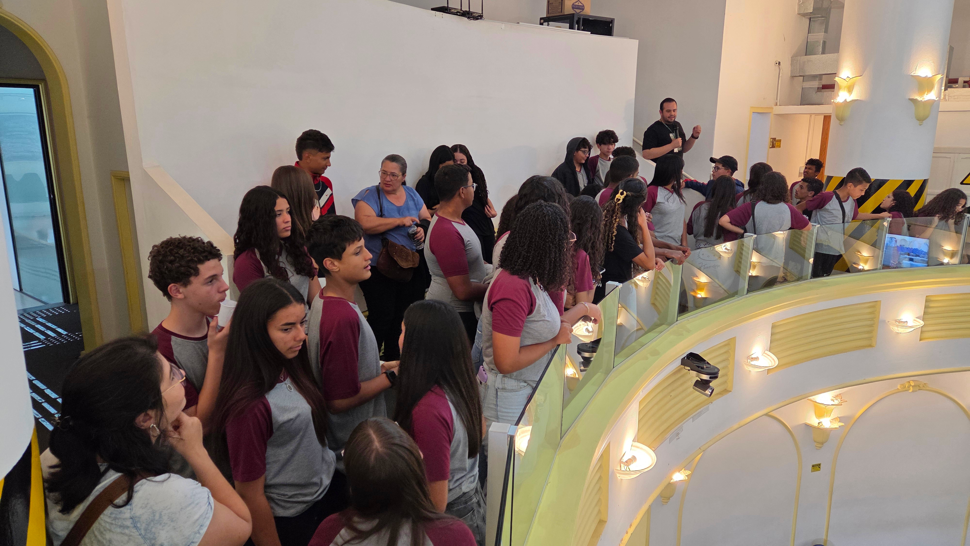 Escolas Municipais Wilson Hedy Molinari e Maria Ovídia Junqueira participam do Câmara em Visita