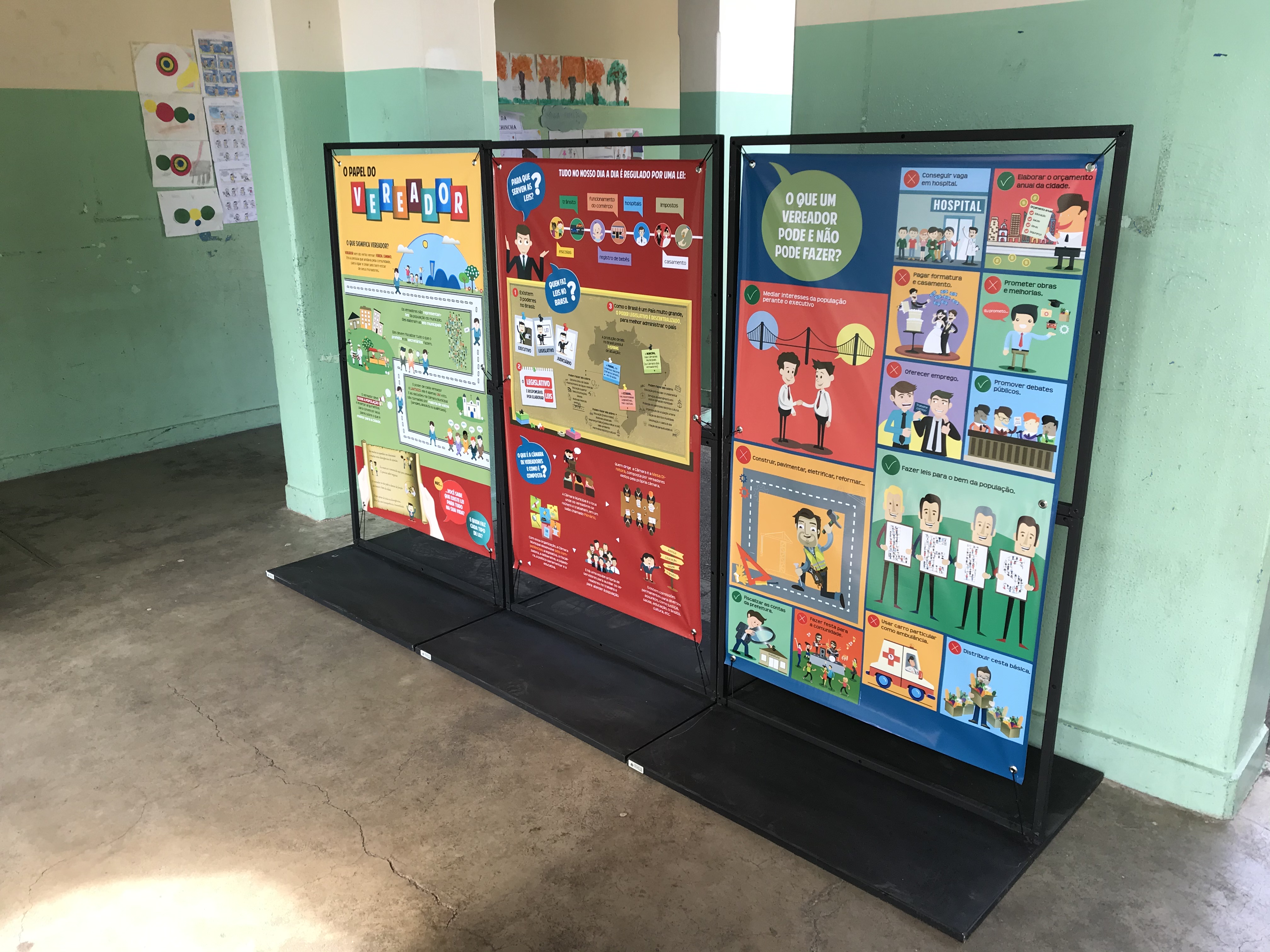 Escolas recebem exposição sobre papel do vereador