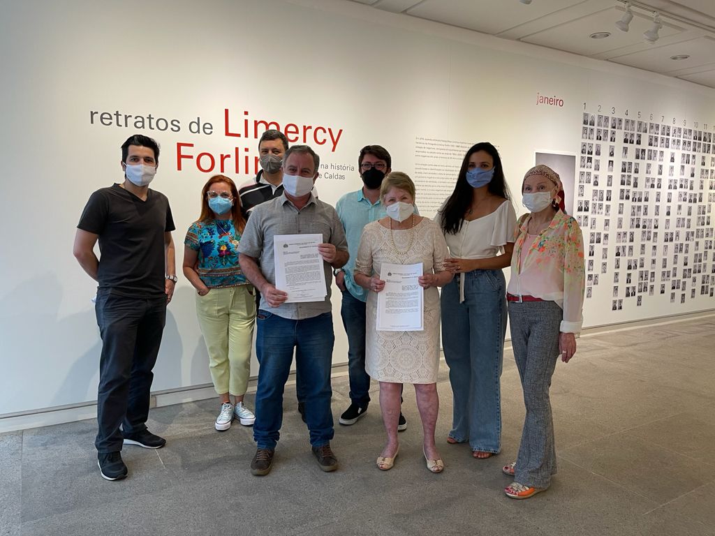 Flavinho homenageia Família Forlin e IMS pela exposição “Retratos de Limercy - Um Recorte na História de Poços de Caldas”