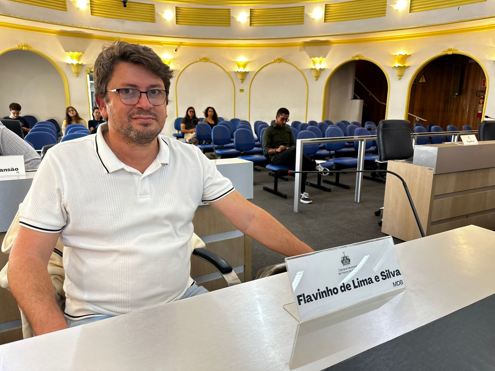 Flavinho homenageia paratleta que representará Poços na Colômbia
