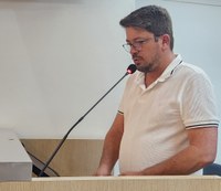 Flavinho leva ao Plenário questionamentos sobre contratação de empresa pelo DME