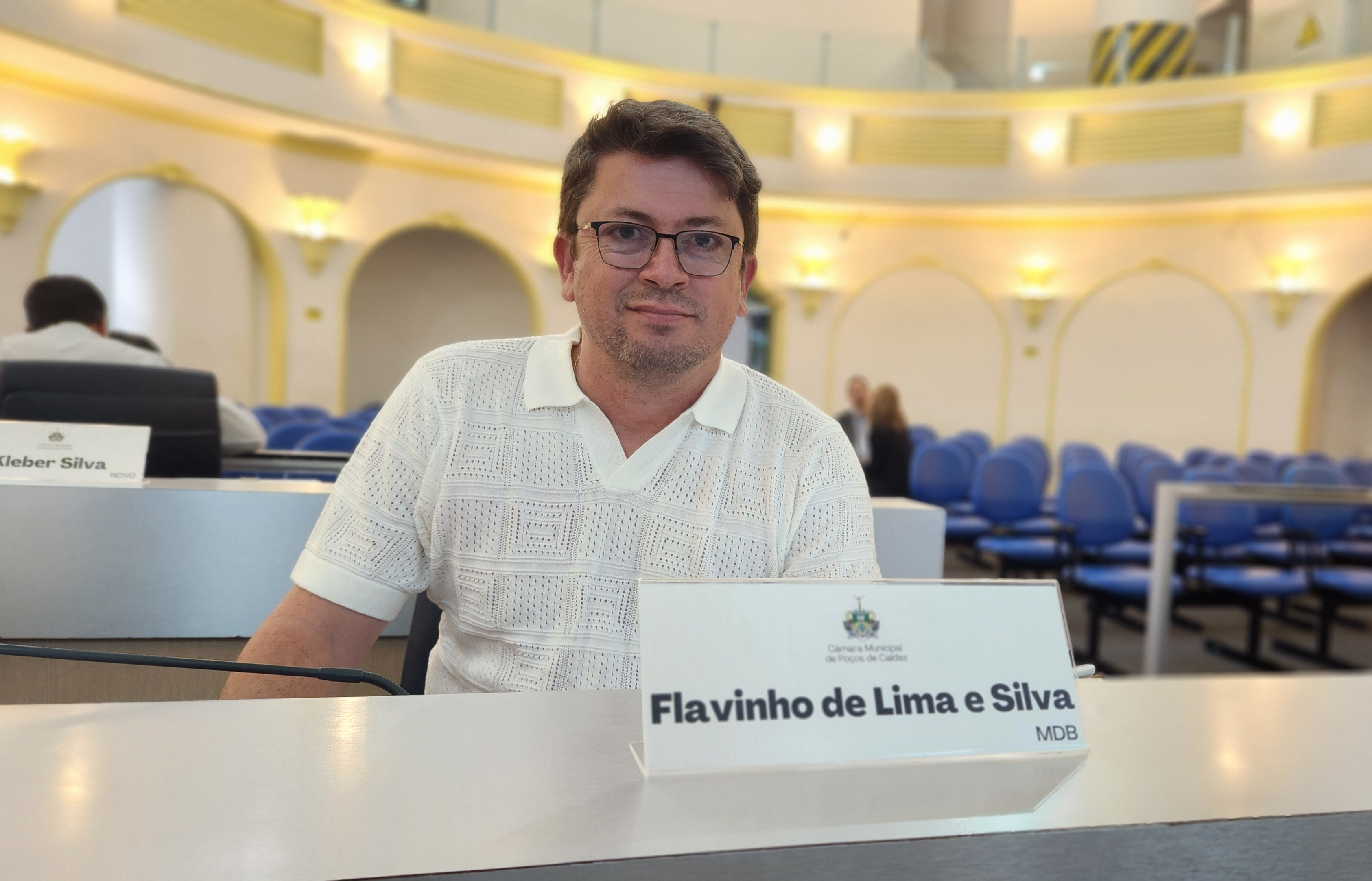 Flavinho pede informações sobre compra de medicamentos através do Consórcio do Médio Paraopeba 