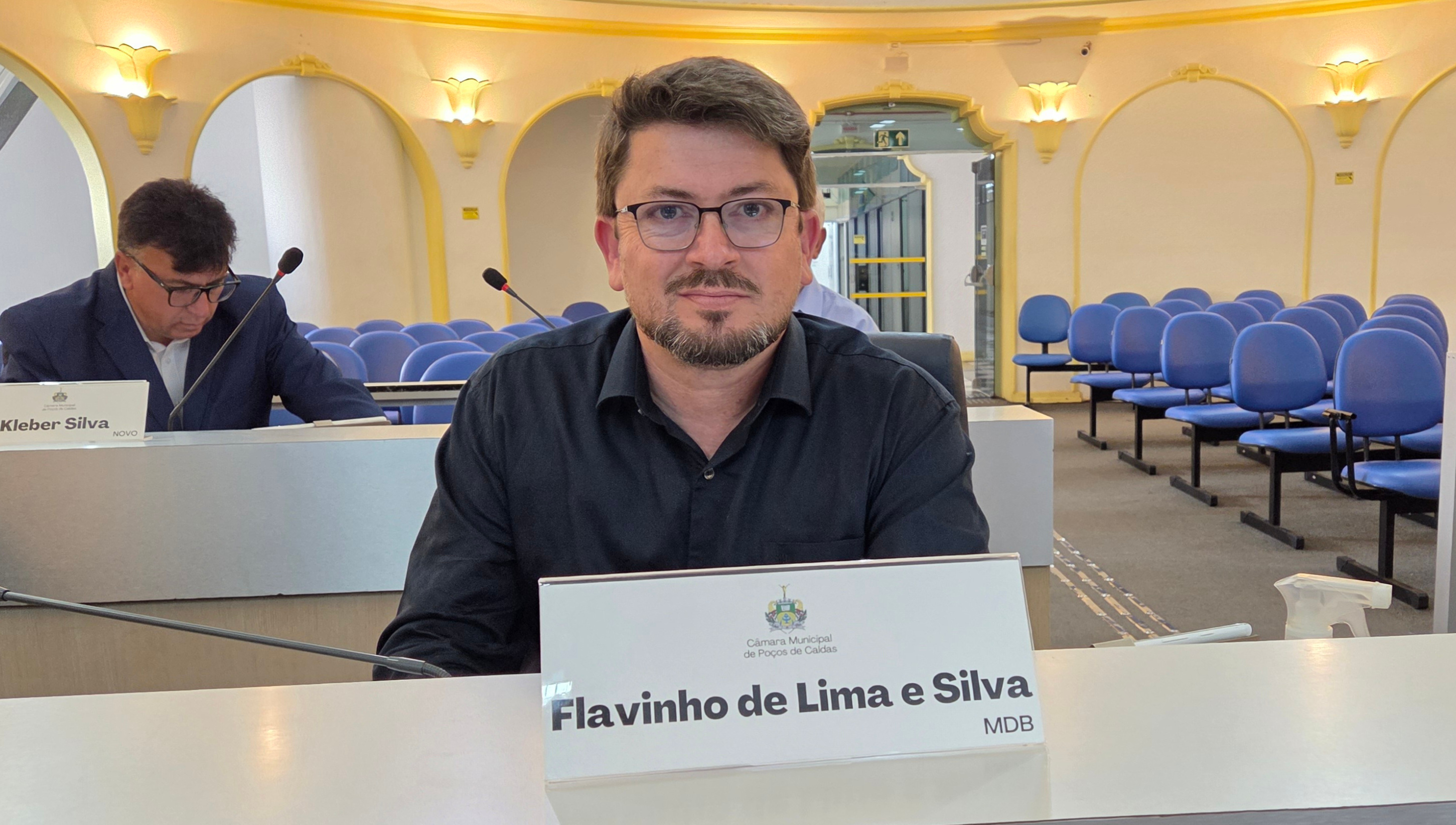 Flavinho questiona cumprimento de 22 leis aprovadas pela Câmara de Poços