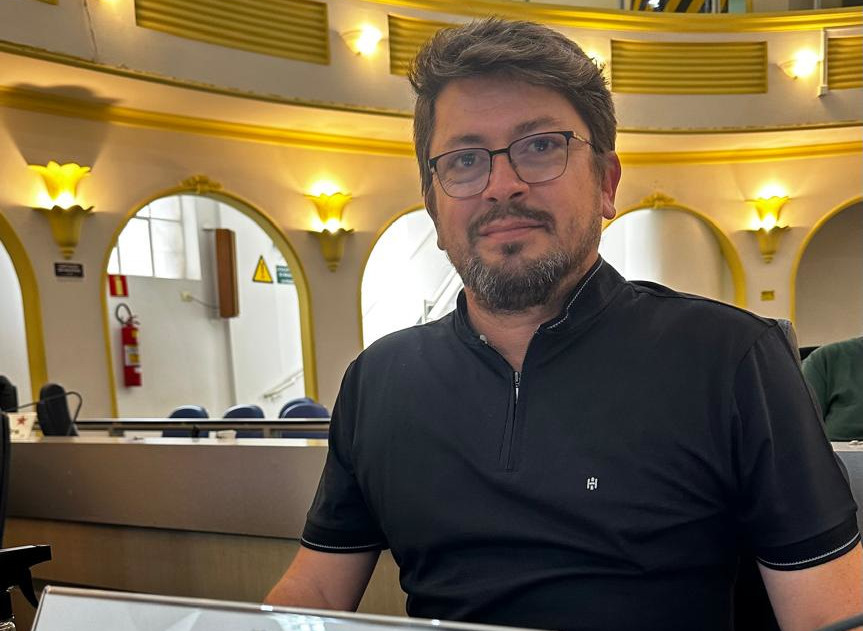 Flavinho questiona falta de comunicação antecipada de obra na João Pinheiro