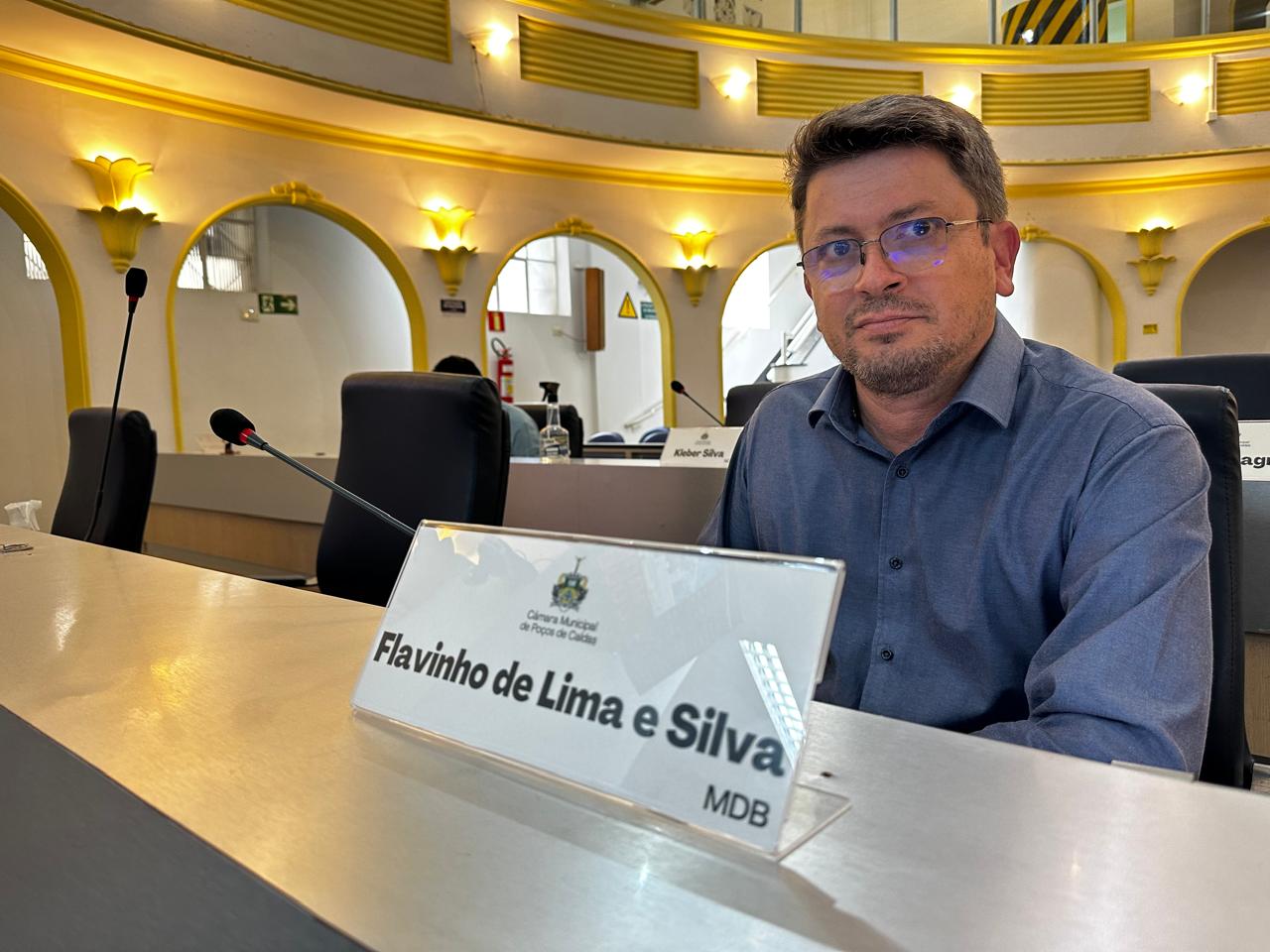 Flavinho recebe reclamações sobre falta de vagas em CEIs e volta a propor o vale-creche