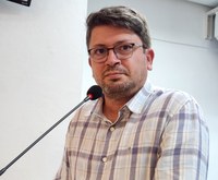 Flavinho retoma cobranças sobre a situação da Escola Lions Club e pede quadros brancos em todas as escolas