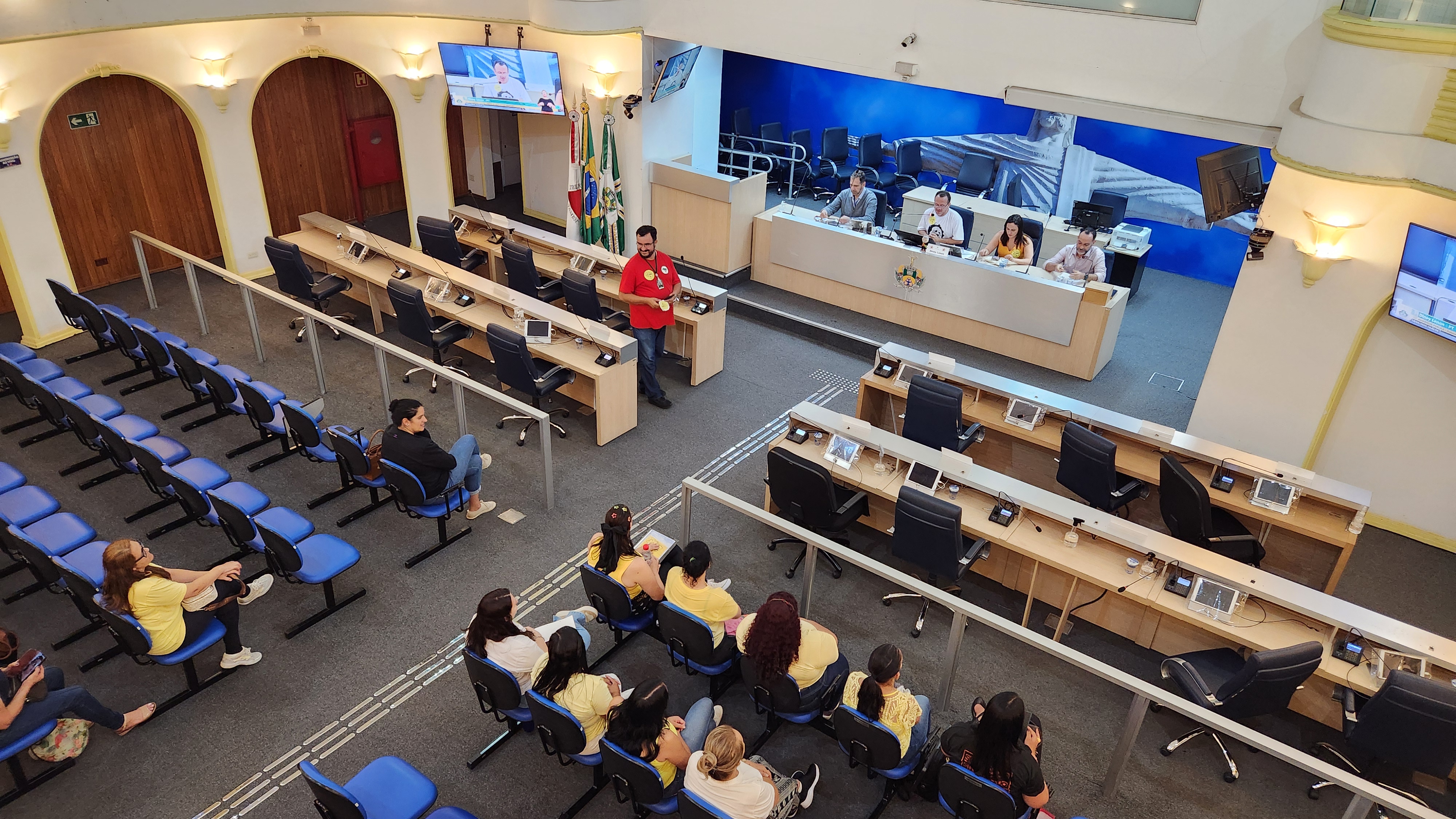 Lei que integra professores da educação infantil ao Magistério é tema de debate na Câmara