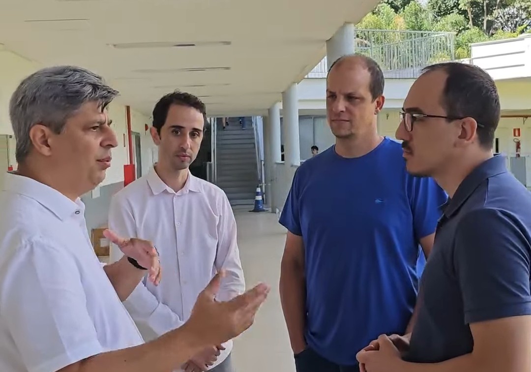 Lucas Arruda visita clínicas de Medicina e Odontologia da PUC