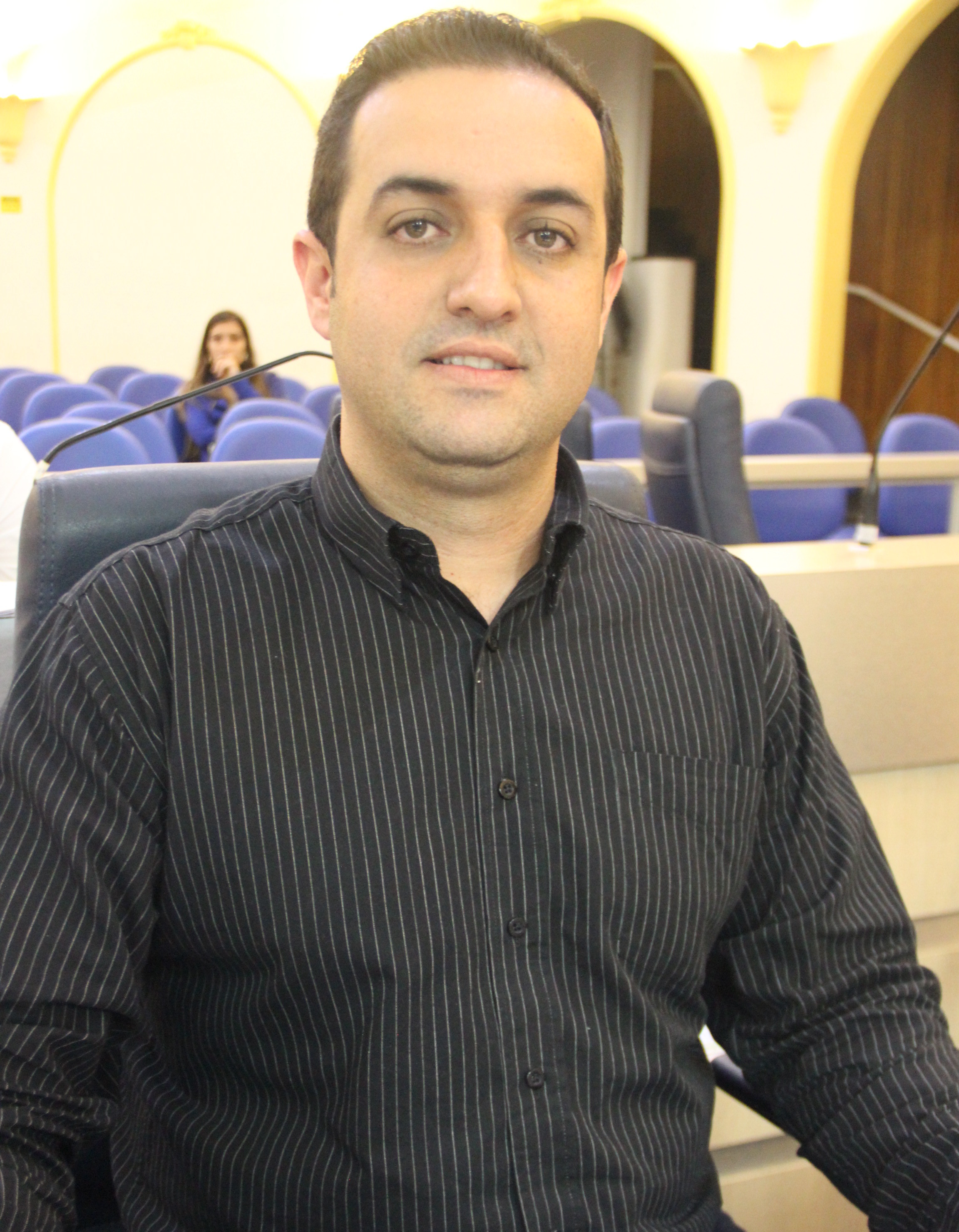 Marcelo Heitor solicita informações sobre pagamento de salários que ultrapassam subsídio do prefeito