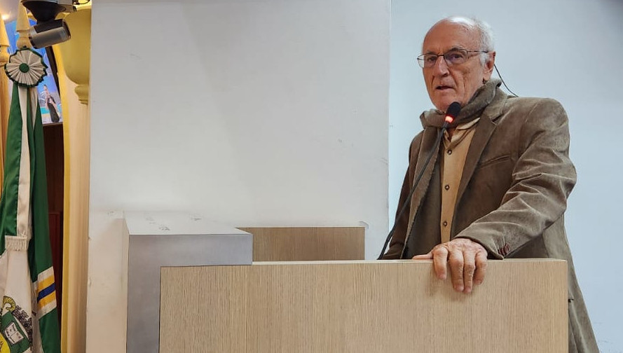 Marcus Togni pede informações a respeito dos atendimentos de hemodiálise e ortopedia em Poços