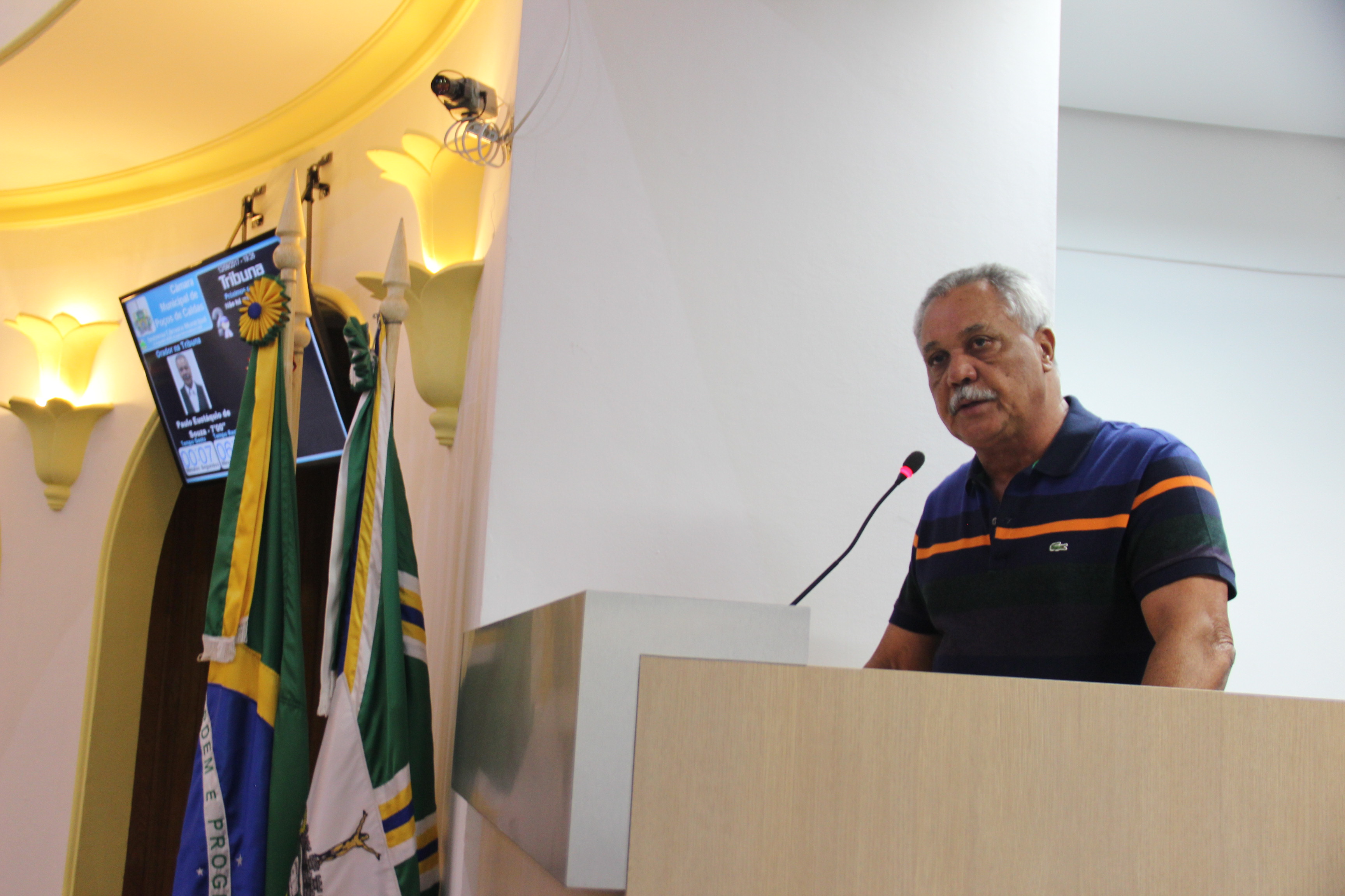 Paulo Eustáquio cobra melhorias na iluminação da praça Carmine Acconcia