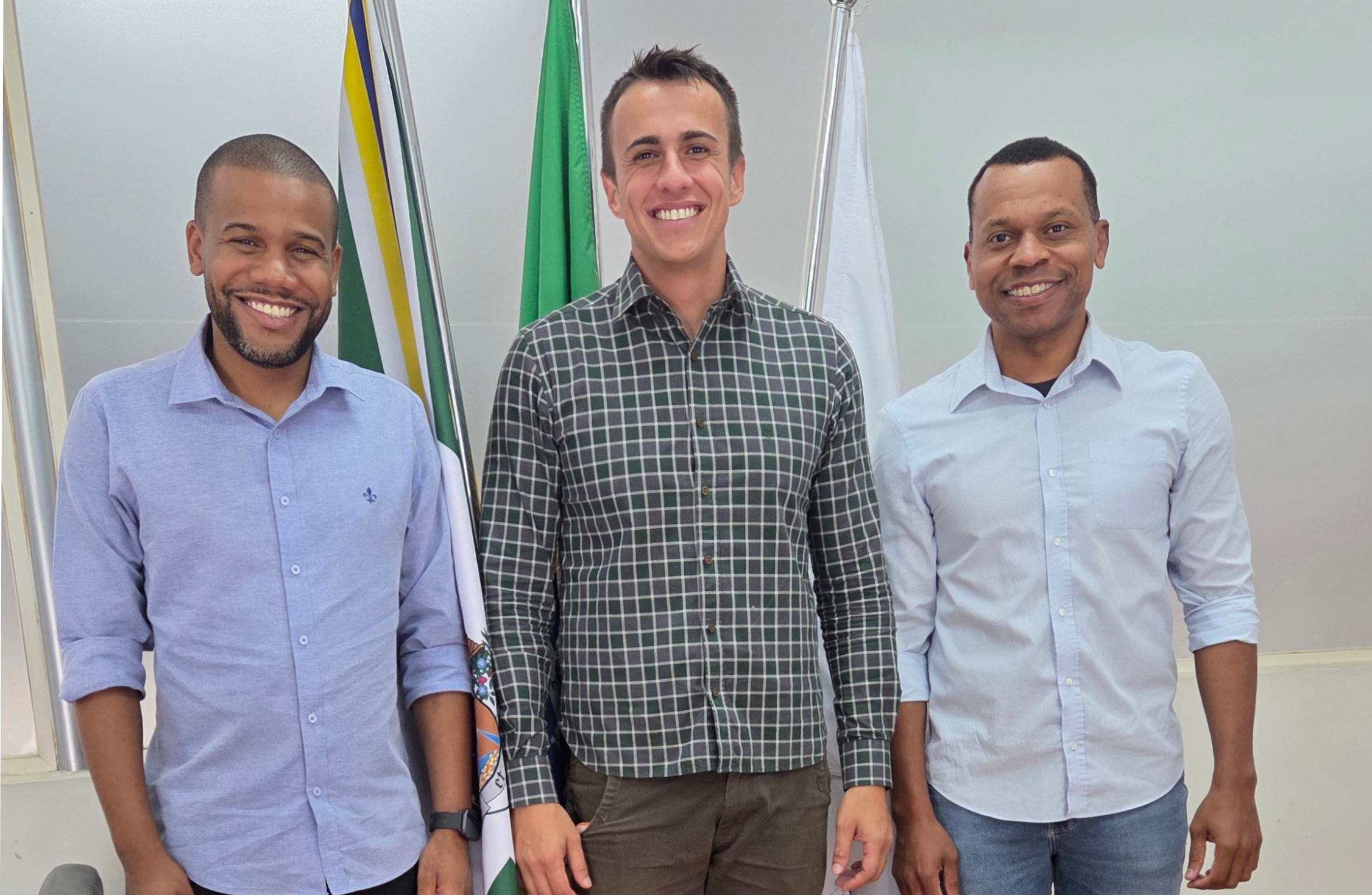 Presidente Douglas Dofu recebe vereadores de Pouso Alegre e São Lourenço