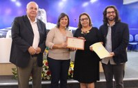 Professores, funcionários e alunos do Colégio Municipal são homenageados na Câmara