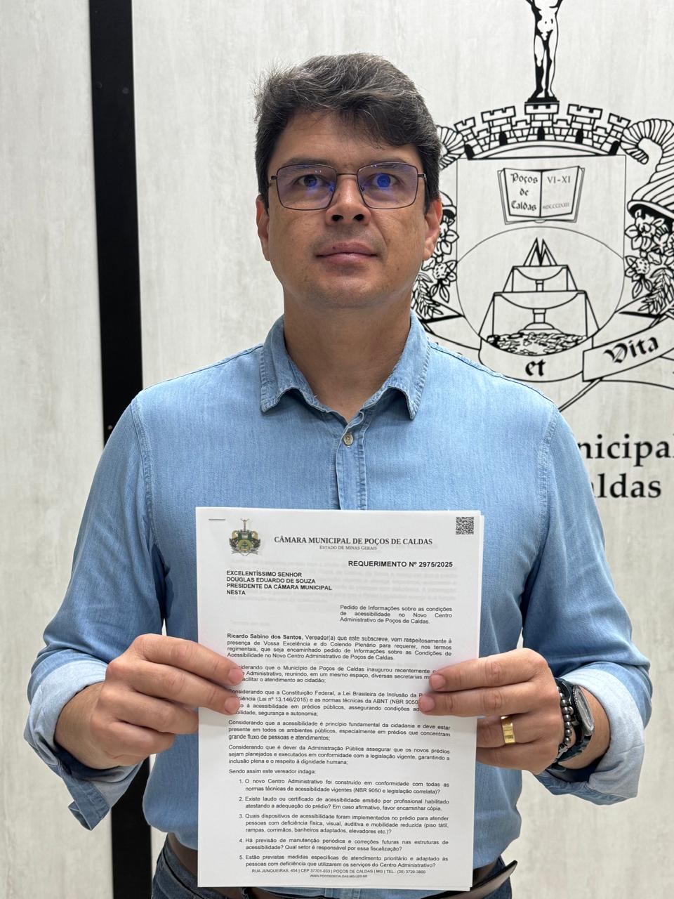 Ricardo Sabino solicita informações sobre acessibilidade no Centro Administrativo