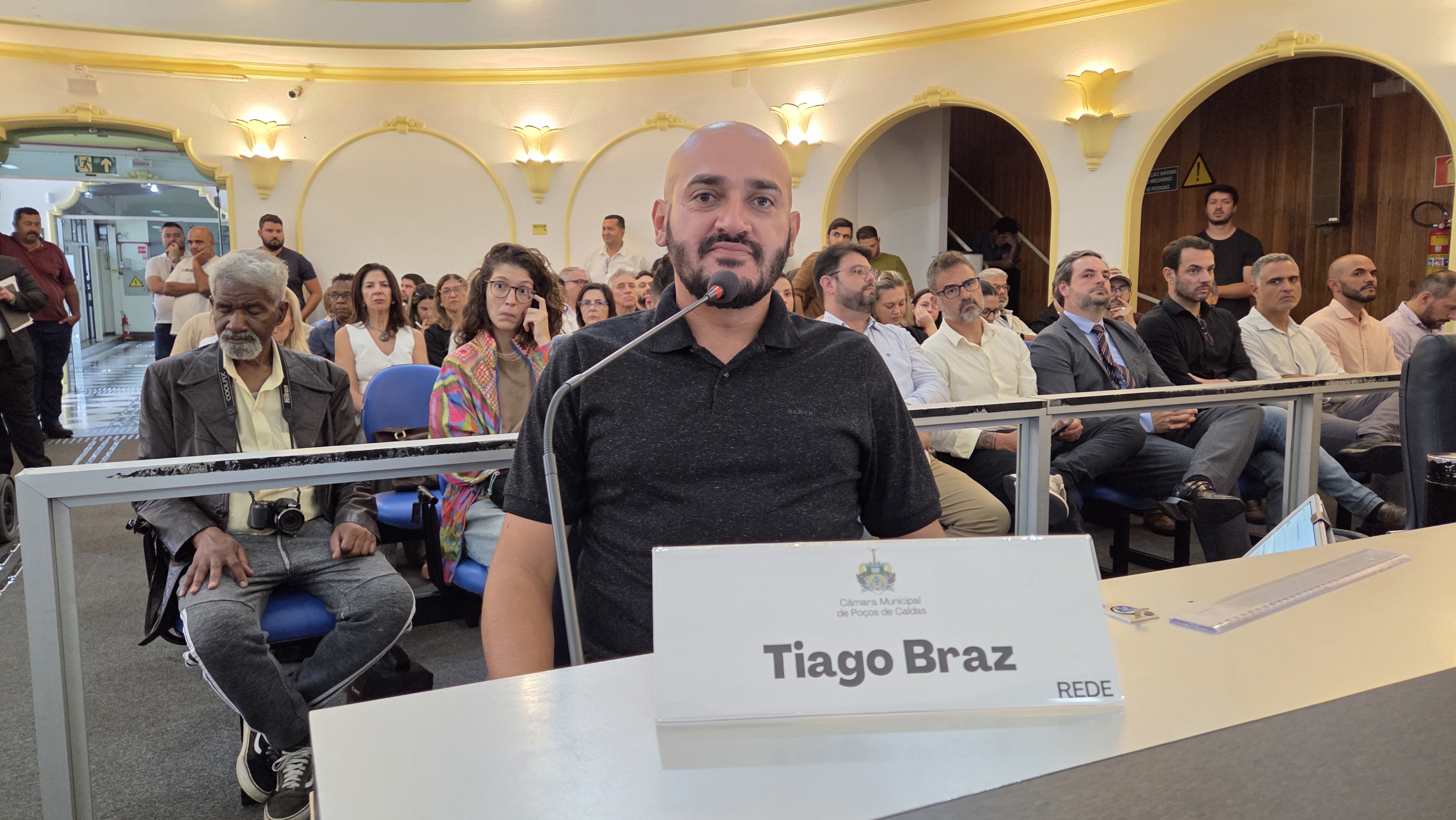 Tiago Braz convoca secretário para esclarecer concursos e processos seletivos