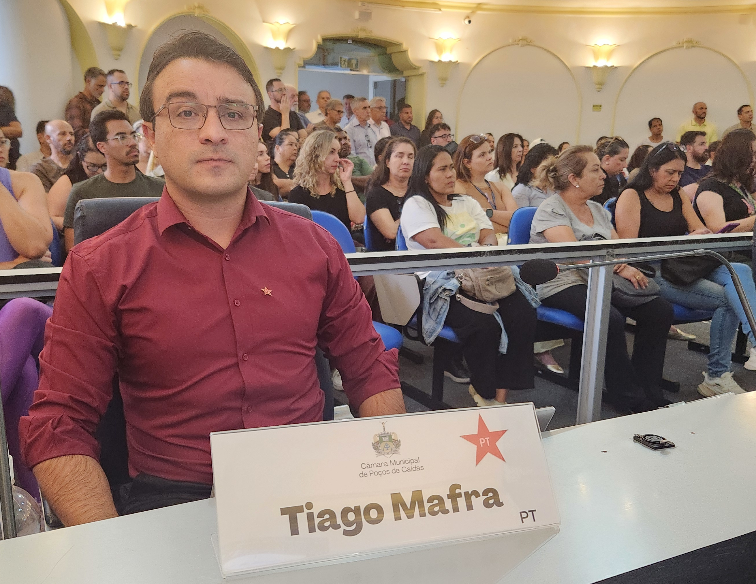 Tiago Mafra cobra explicações sobre estado dos ônibus no transporte público