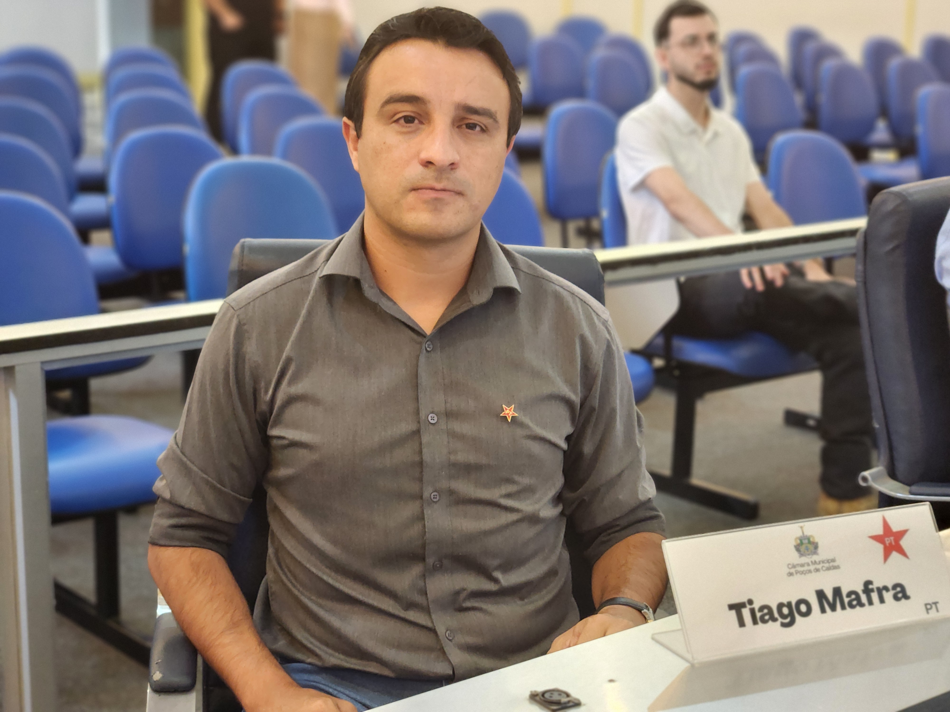 Tiago Mafra solicita esclarecimentos sobre contrato de resíduos do DMAE