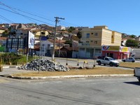 Vereador questiona obra paralisada na entrada de bairro na Zona Leste