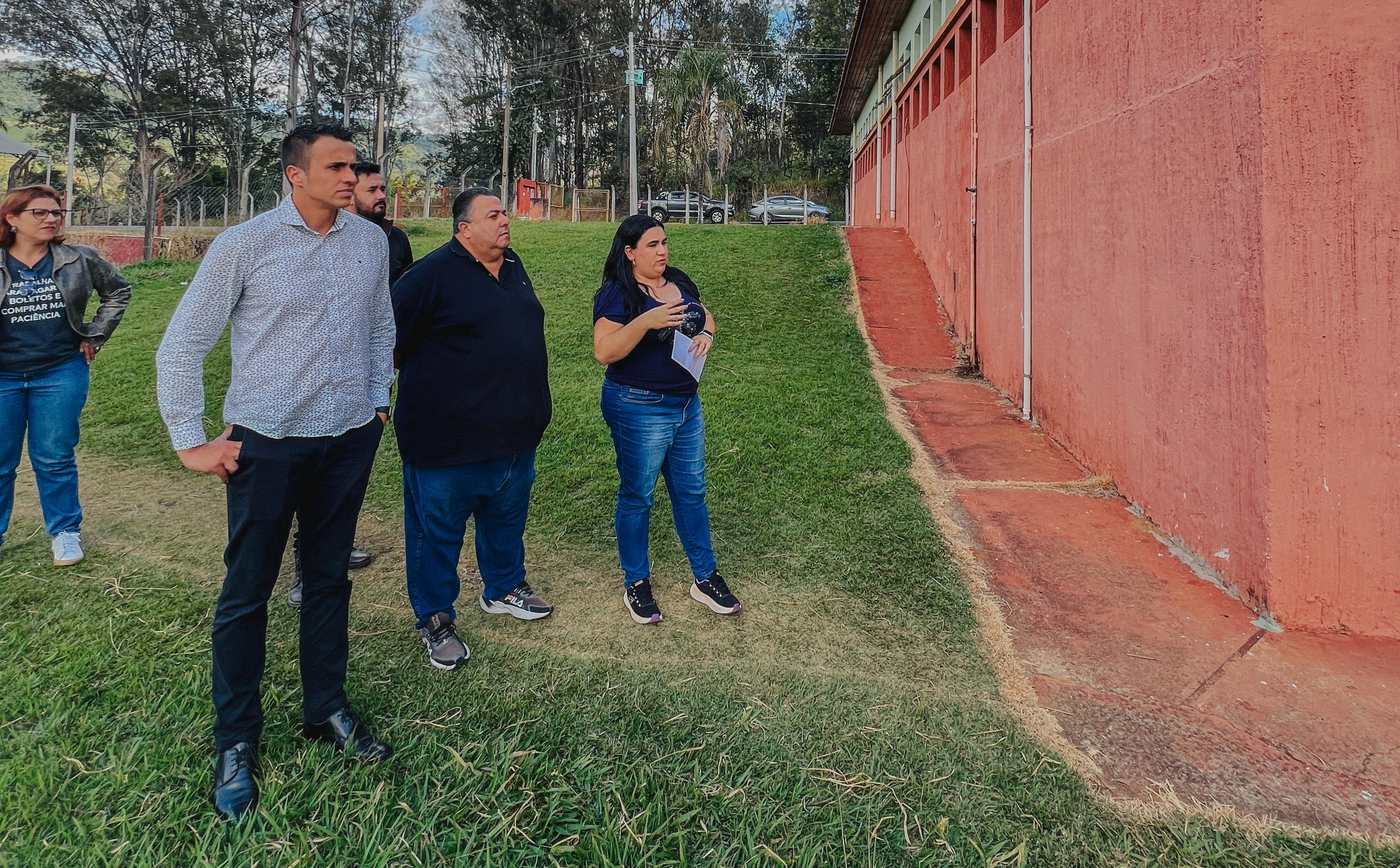 Vereadores Dofu e Neno visitam escola Carmélia de Castro e encaminham reivindicações à Prefeitura
