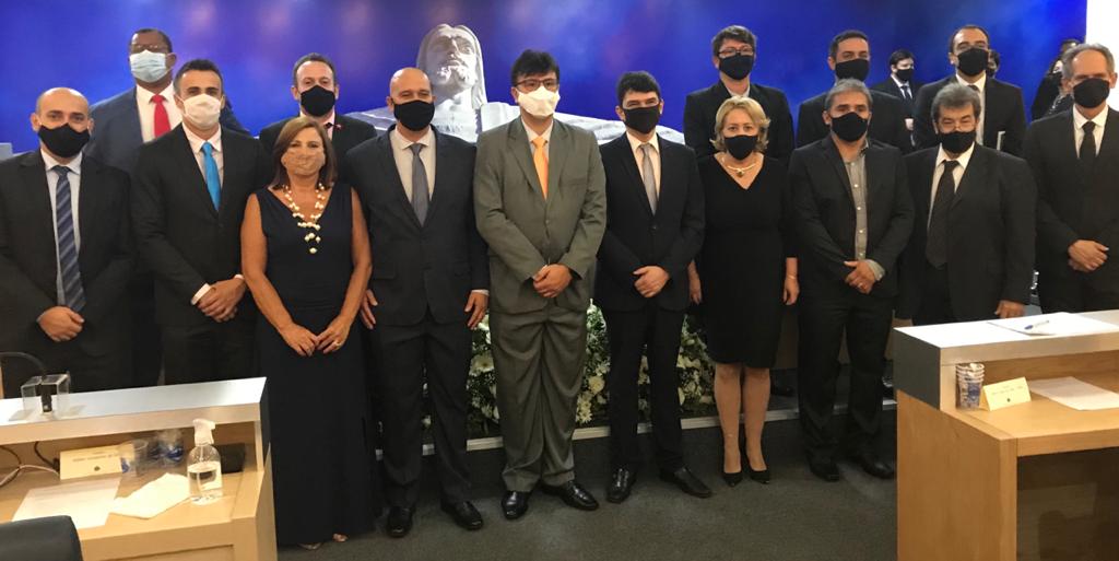 Vereadores eleitos tomam posse