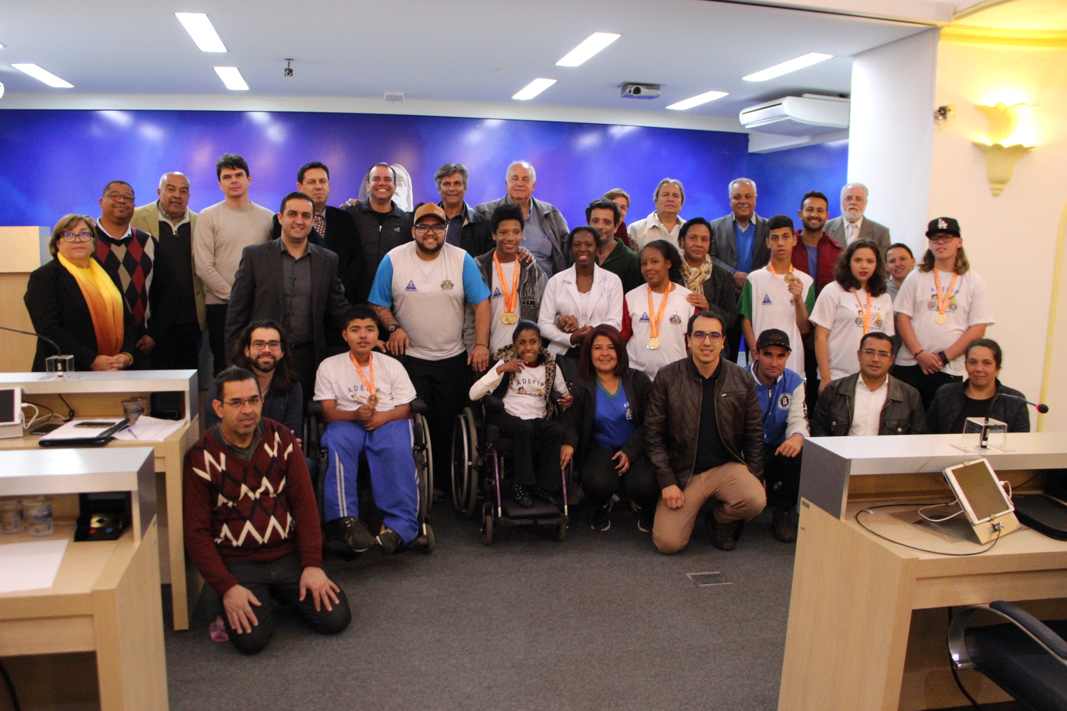 Vereadores recebem atletas do Projeto Superar Limites