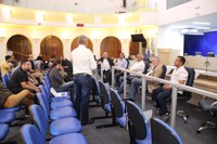 Vereadores se reúnem com taxistas e motoristas do transporte por aplicativo