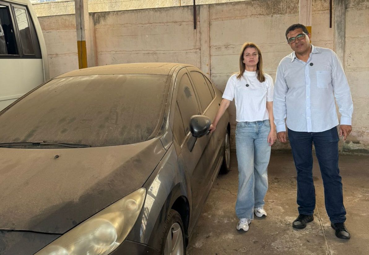 Vereadores visitam garagem da Prefeitura e questionam situação dos veículos oficiais